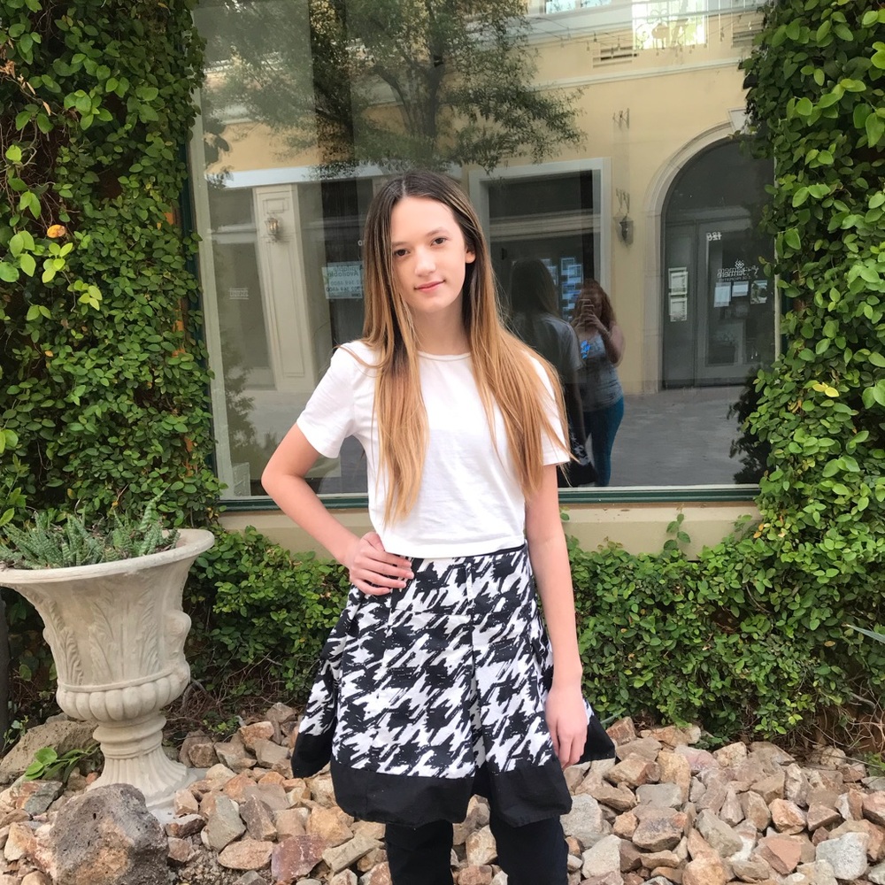 Candie’s Cute Skirt - Picture 2 of 5